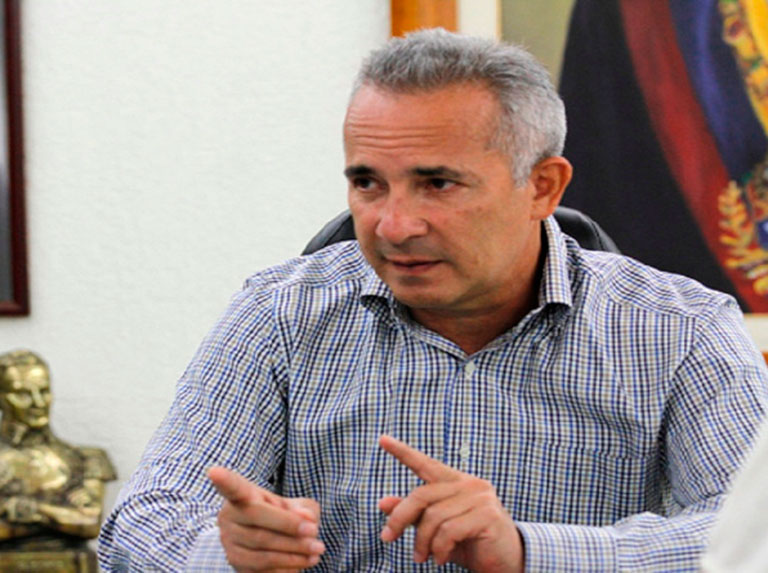 Bernal: no se puede confiar en la palabra de los gringos