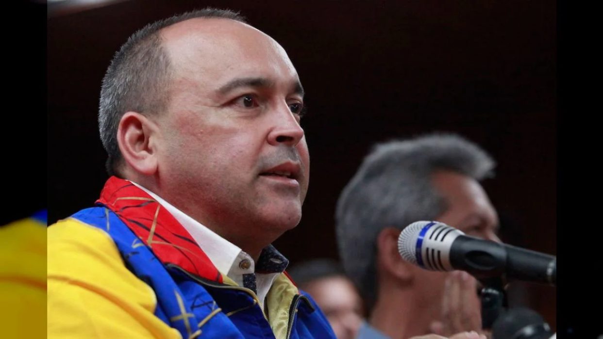 Ministro del Trabajo afirma que aumento de bonos es el primer paso de una serie de planes