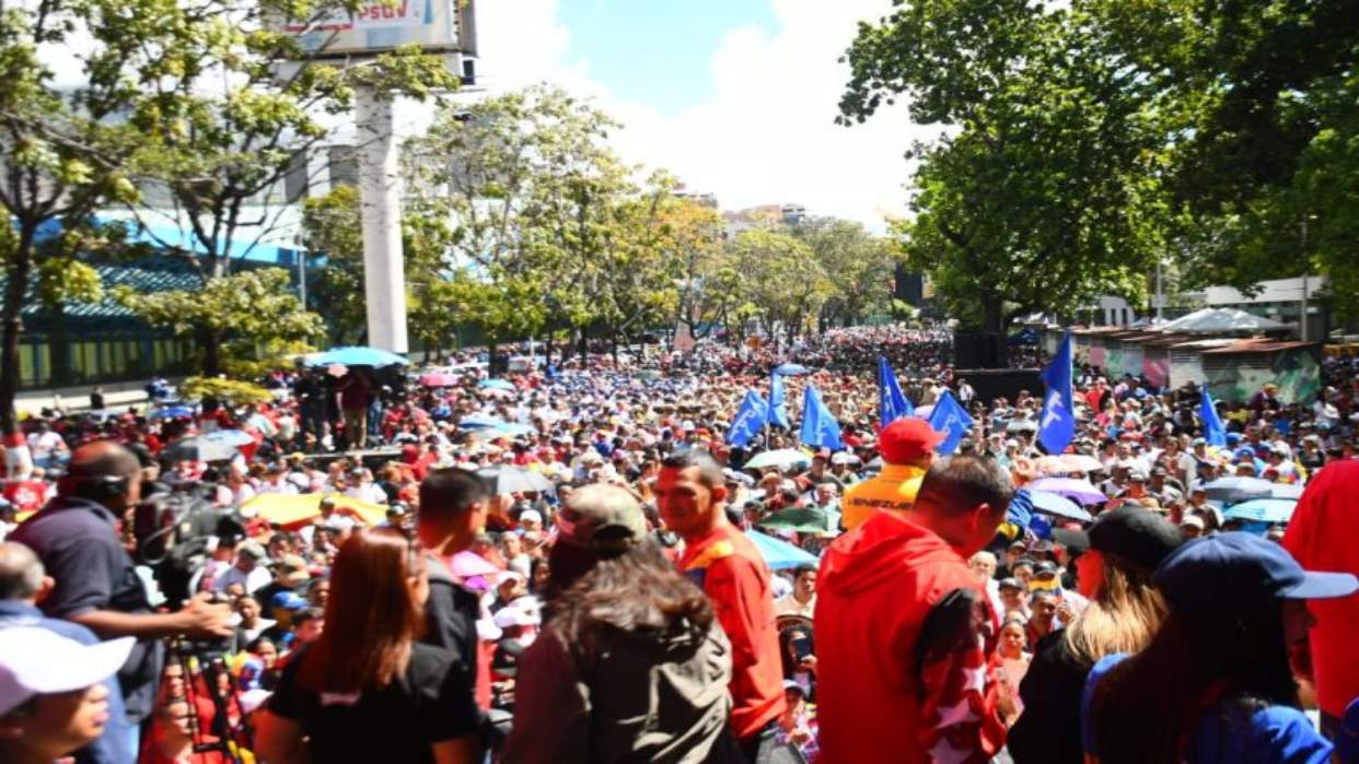 Presidente Maduro compartió imágenes de la gran marcha del oficialismo en Caracas