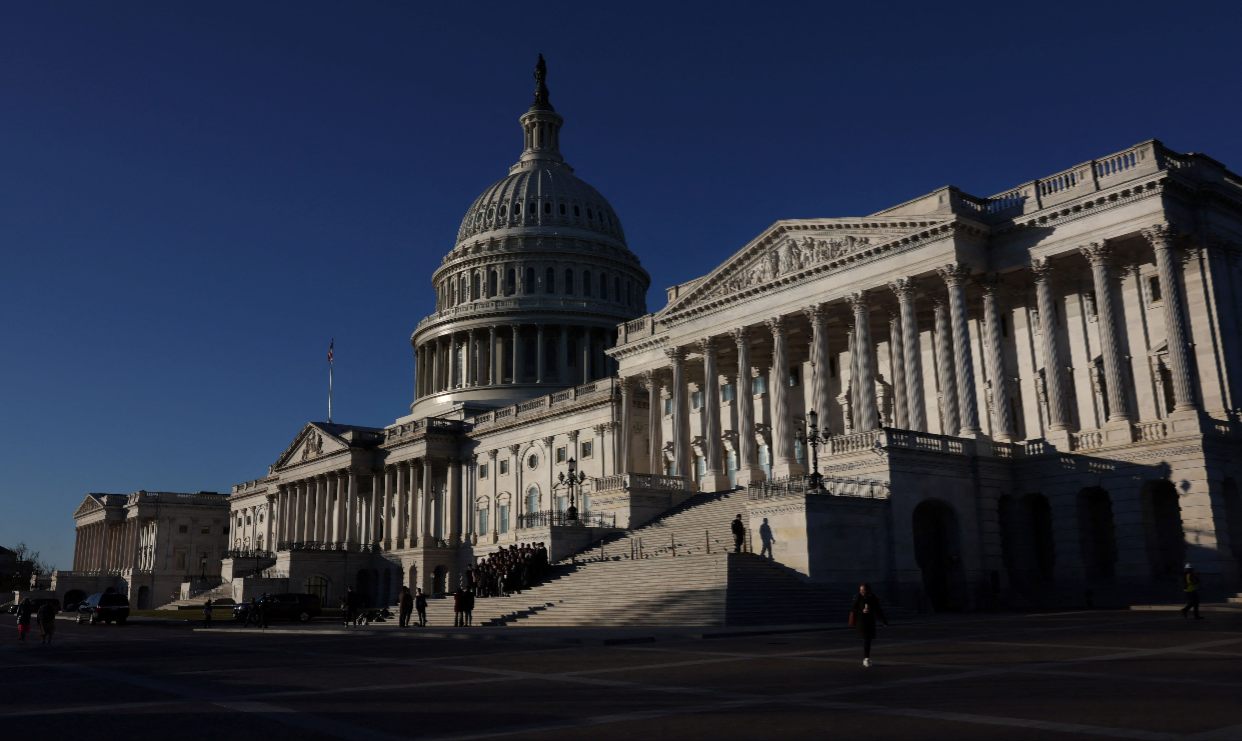 Senado de EEUU aprueba ley provisional para evitar la paralización del Gobierno