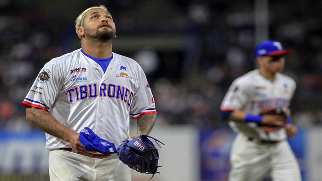 Tiburones de La Guaira venció 4-1 a los Leones del Caracas en el estadio Universitario