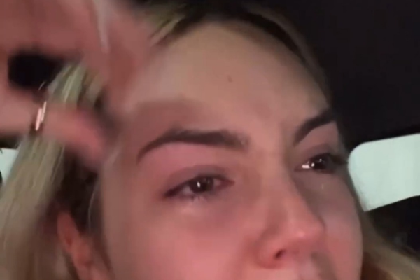 Estrella el carro de su mamá y llora porque la dejarán «sin herencia» (+ Video)