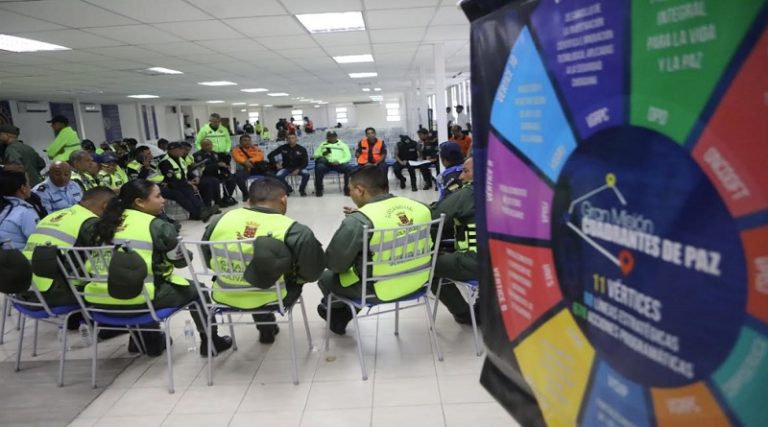 Discuten Plan 7T-2030 en sede de la Policía de Caracas