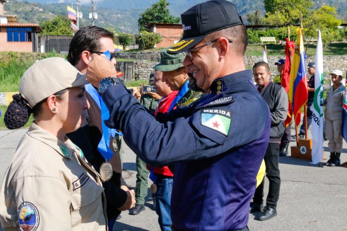 Condecoran a personal que trabaja para resguardo del glaciar Pico Humbolt
