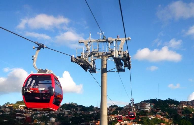 Ministro Araguayán inspeccionó los sistemas de MetroCable y Cabletrén de Petare