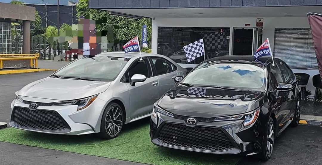 Precios inflados, riesgos y mucha oferta: el mercado de carros usados en Venezuela