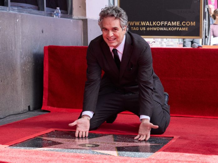 Mark Ruffalo recibe su estrella en el Paseo de la Fama