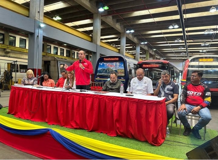 Ministro Araguayán liderizó una jornada de debate junto a la fuerza laboral de transporte