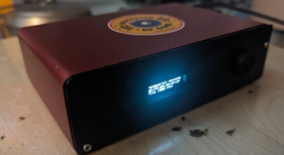 ¿La usarías? Argentino creó máquina que destruirá parlante de vecino si escucha reguetón (+ Video)