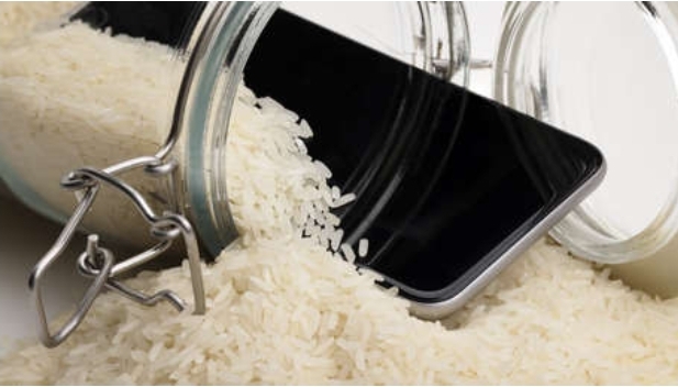 Apple revela una forma segura de secar un iPhone, y no es con un paquete de arroz