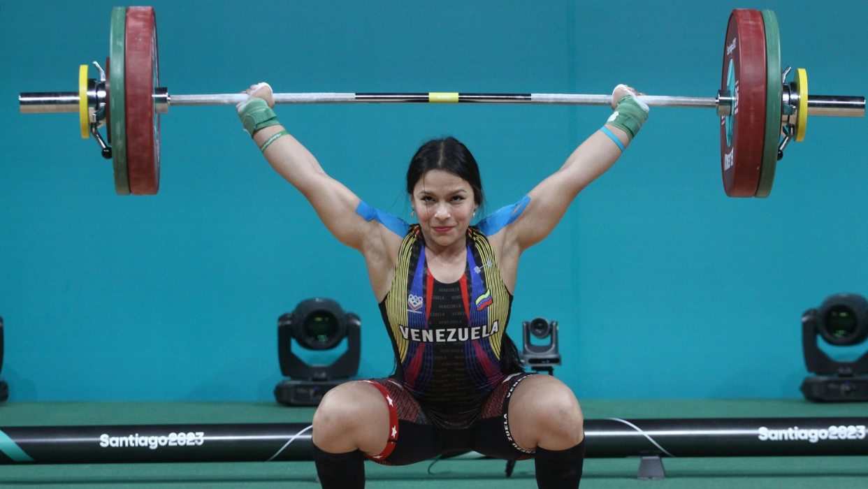 La venezolana Anyelin Venegas es la campeona del Preolímpico Panamericano de Levantamiento de Pesas