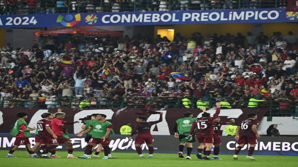 Presidente Maduro destaca victoria Vinotinto sobre Brasil rumbo a París