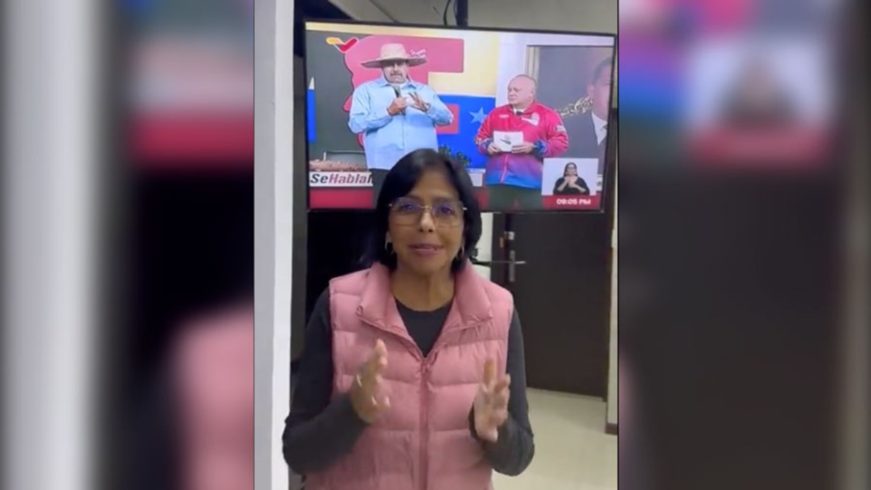 Vicepresidenta Delcy Rodríguez felicitó los 10 años de trabajo en defensa de la verdad de «Con El Mazo Dando»