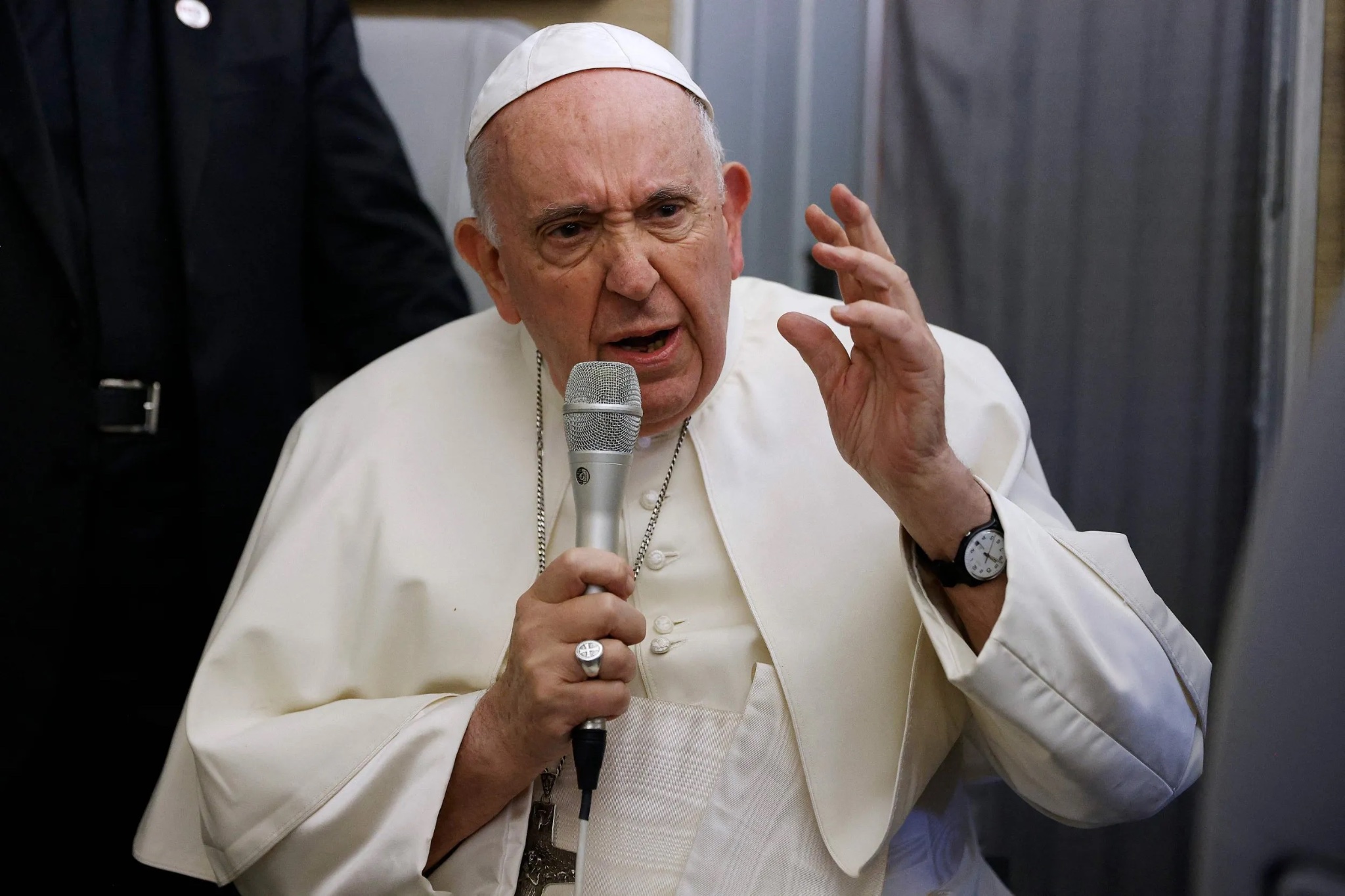 El Papa dice que Ucrania debe tener «el coraje de izar la bandera blanca y negociar»