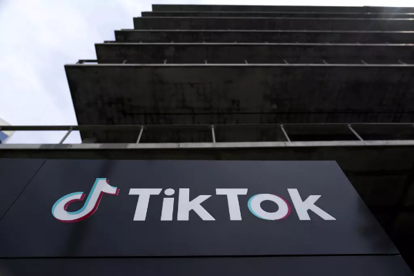 Trump se opone a prohibir TikTok en EEUU, pues eso beneficiaría a Facebook