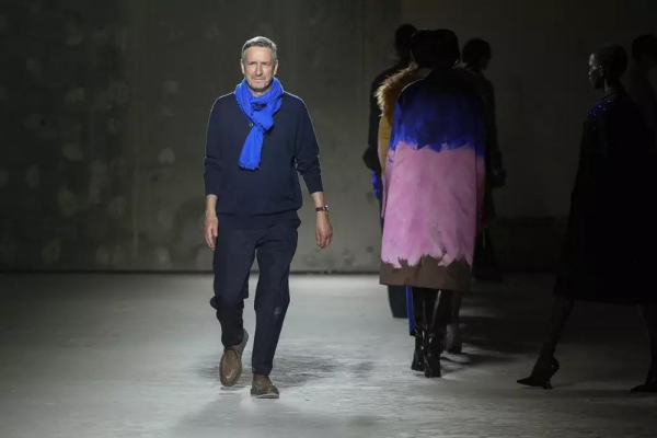 El diseñador belga Dries Van Noten se retirará como director creativo al final de junio