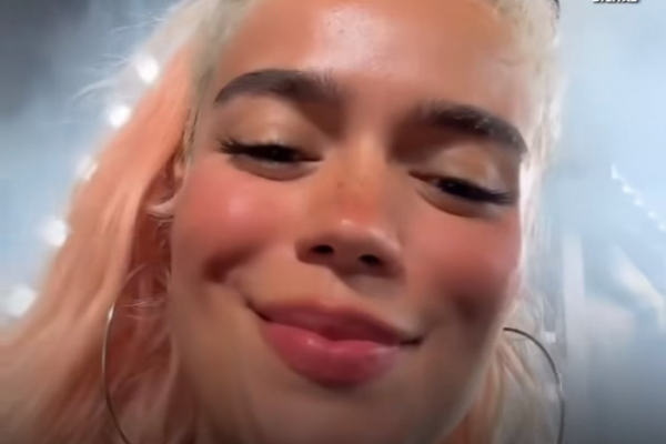 «Venezuela llegué» Karol G ya se encuentra en el país y se fue al monumental (+ Video)