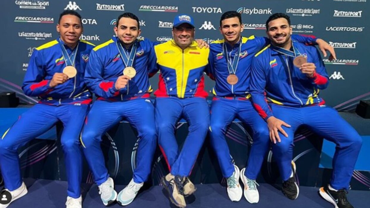 ¡Venezuela en alto! Equipo de espada masculino ratificó su nombre en París 2024