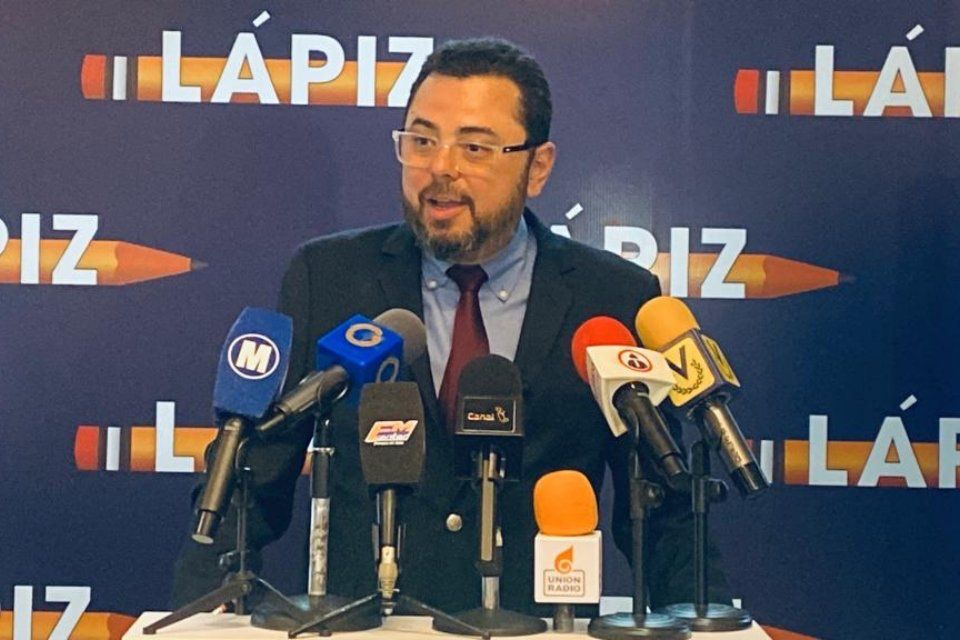 ¡El del lápiz y la 4ta vía! Así se presenta Ecarri para las elecciones presidenciales