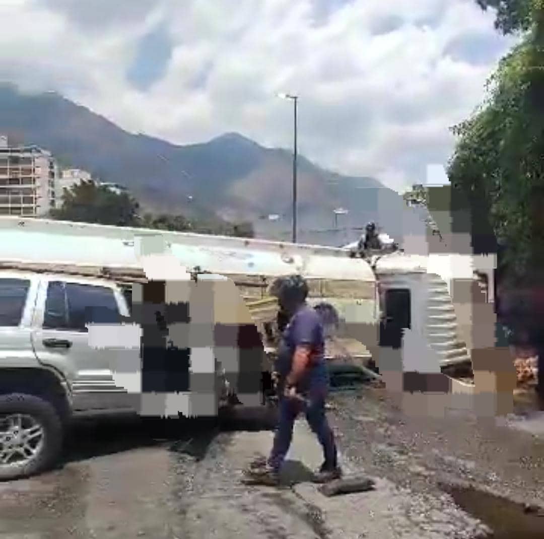 Se registro aparatoso accidënte en la Av. Rómulo Gallegos de El Márquez (+ Video)