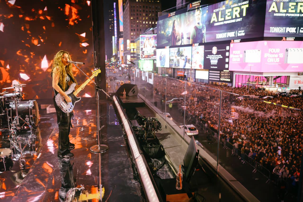 Más de 40 mil personas se hicieron presentes en concierto gratuito de Shakira en New York (+ Fotos)