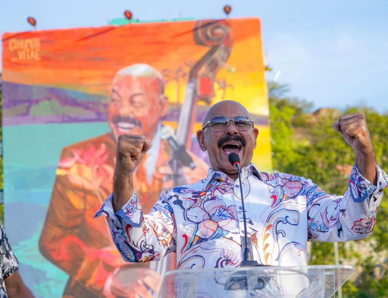 El sonero del mundo Oscar de León develó mural en su honor en Puerto la Cruz