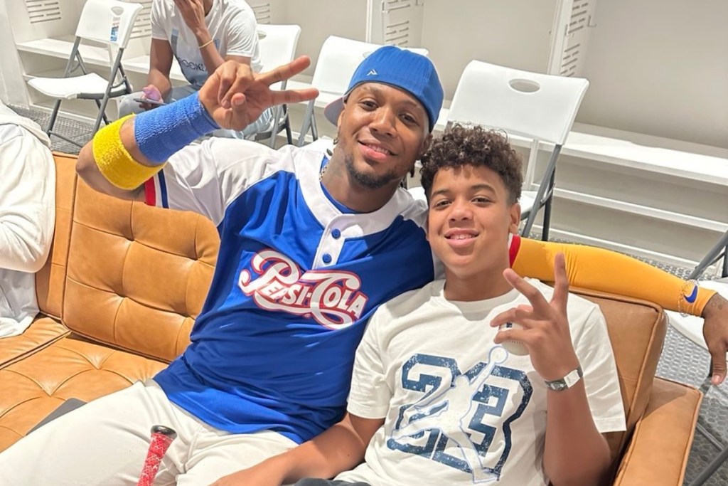 Hermano menor de Ronald Acuña acuerda contrato en MLB con bono multimillonario: el más alto de la familia