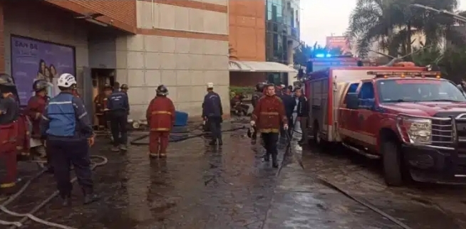 Nivel feria y la tienda Mango Bajito afectados por humo tras incendio en el Sambil de Chacao (+ Fotos)