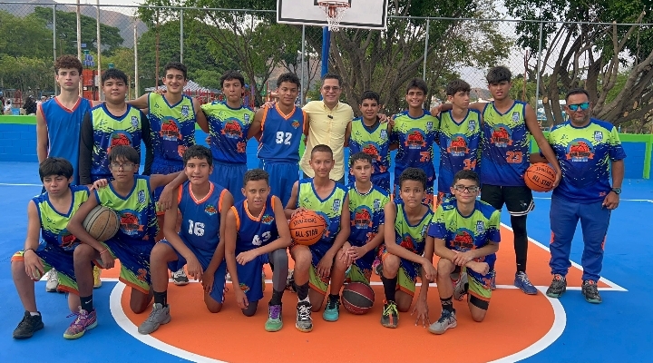 Alcalde de San Diego reinauguró canchas en el parque temático La Esmeralda
