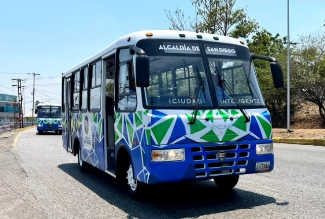 Entregadas nuevas unidades de transporte para mejorar rutas comunitarias en San Diego