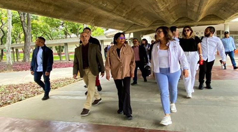Entregan recuperado auditorio azul Carlos Marx en la UCV