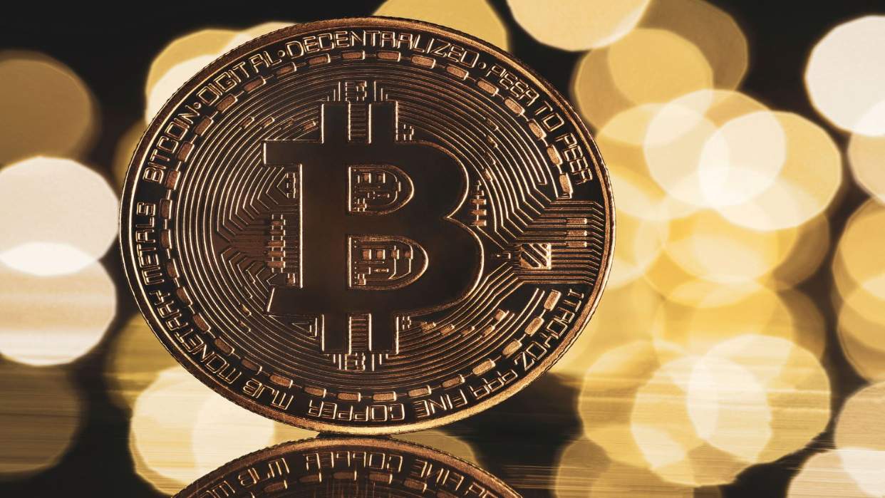 Sigue en ascenso: Bitcoin alcanza un nuevo récord y supera los 71.000 dólares