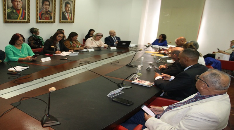 Aprueban informe con nombramientos de embajadores en Bielorrusia y EAU