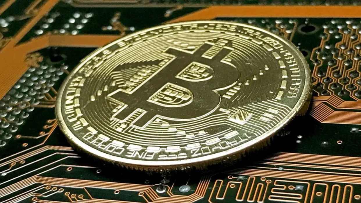 El bitcóin supera los 65.000 dólares y en el año se revaloriza casi un 50 %