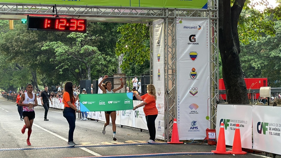 Joselyn Brea impone récord nacional en el Maratón CAF Caracas 2024