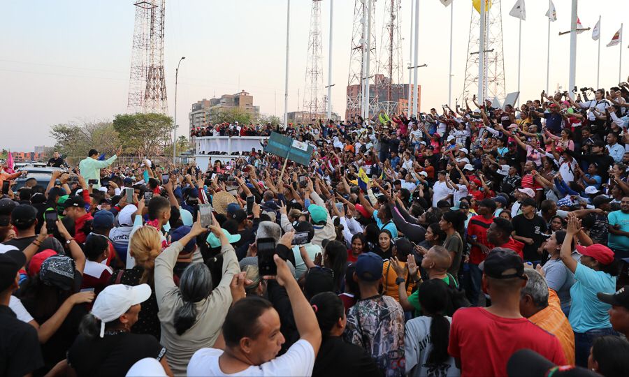 Población de Guayana recibió con euforia al presidente Nicolás Maduro
