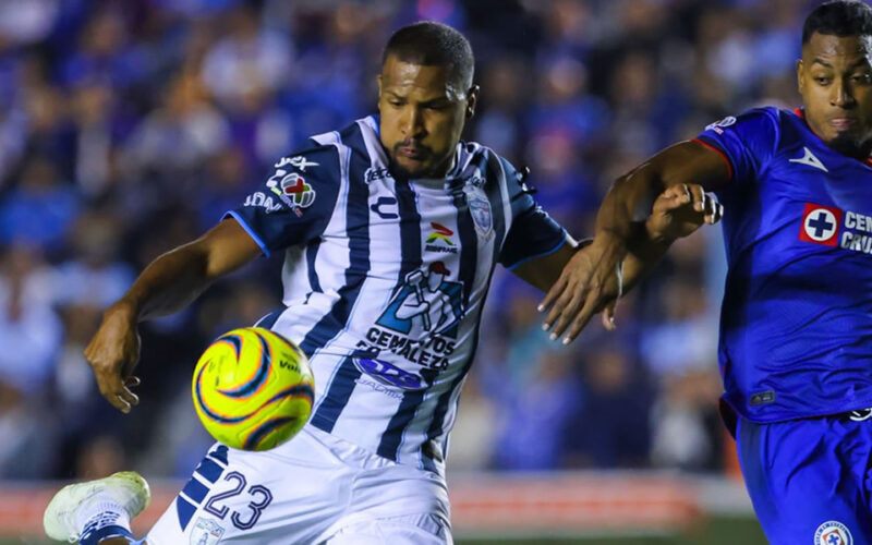Salomón Rondón anotó su sexto gol con el Pachuca que es primero del fútbol mexicano