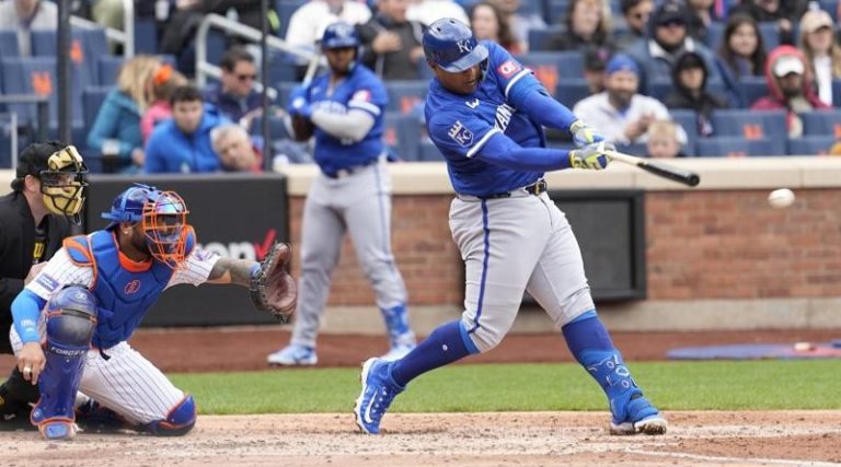 Venezolano Salvador Pérez llega a 250 jonrones en Grandes Ligas