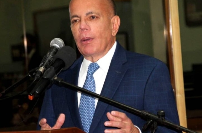 Manuel Rosales formaliza su renuncia como candidato presidencial ante el CNE