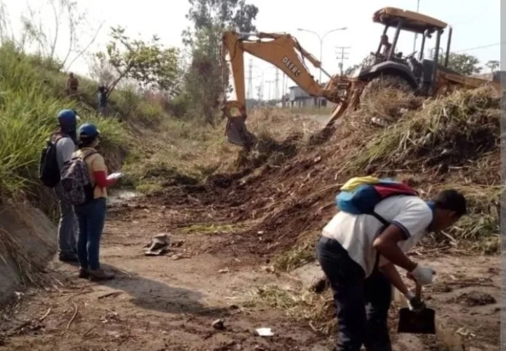 Limpian canales para reducir los riesgos de inundaciones en Zona Sur de San Carlos