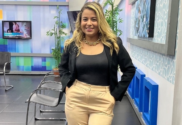 Maestra venezolana se «viraliza» en El Salvador por sus métodos para ayudar a personas autistas