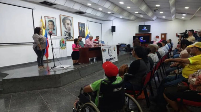 ¡Atención! Fortalecen a los emprendedores de Apure con entrega de créditos