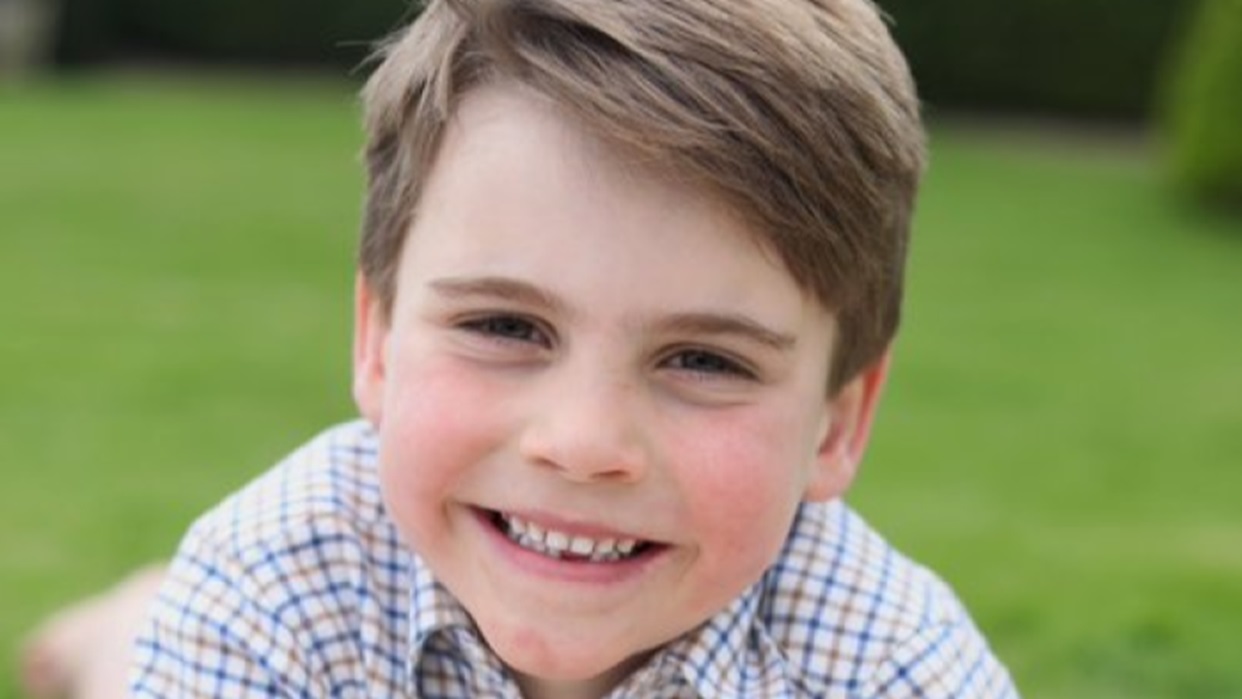 Palacio de Kensington difunde foto del príncipe Louis por su cumpleaños