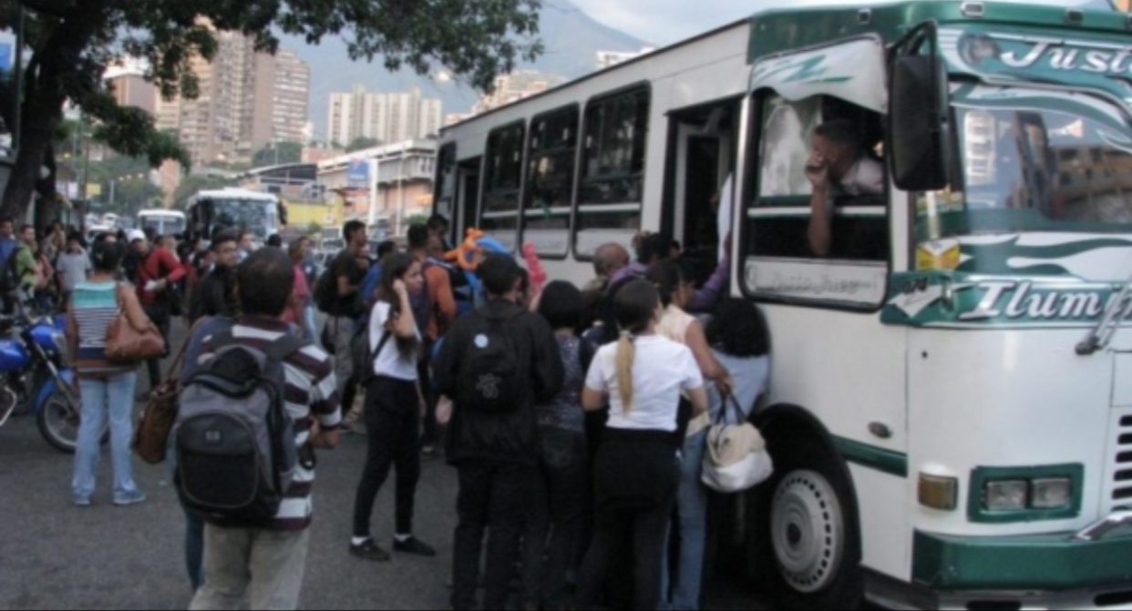 Gobierno reitera que pasaje en rutas urbanas está en Bs 13