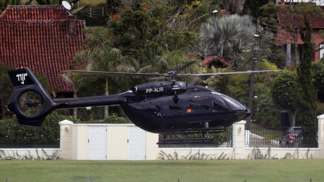 ¡Aplausos de pie! Helicóptero de Neymar Jr. utilizado en labores de rescate en Brasil (+ Video)