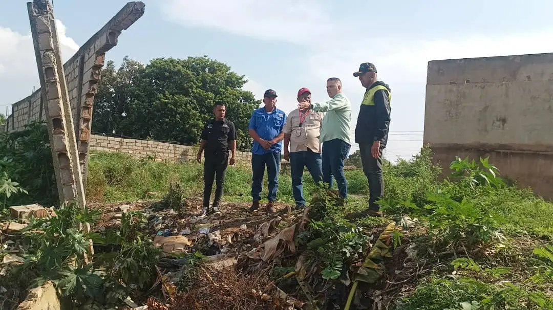 Gobierno nacional recolecta basura de cañadas tras lluvias en Maracaibo