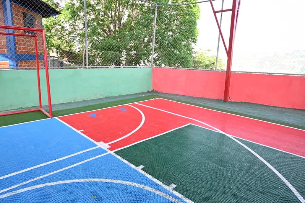 Avanza rehabilitación integral de cancha deportiva en San Agustín