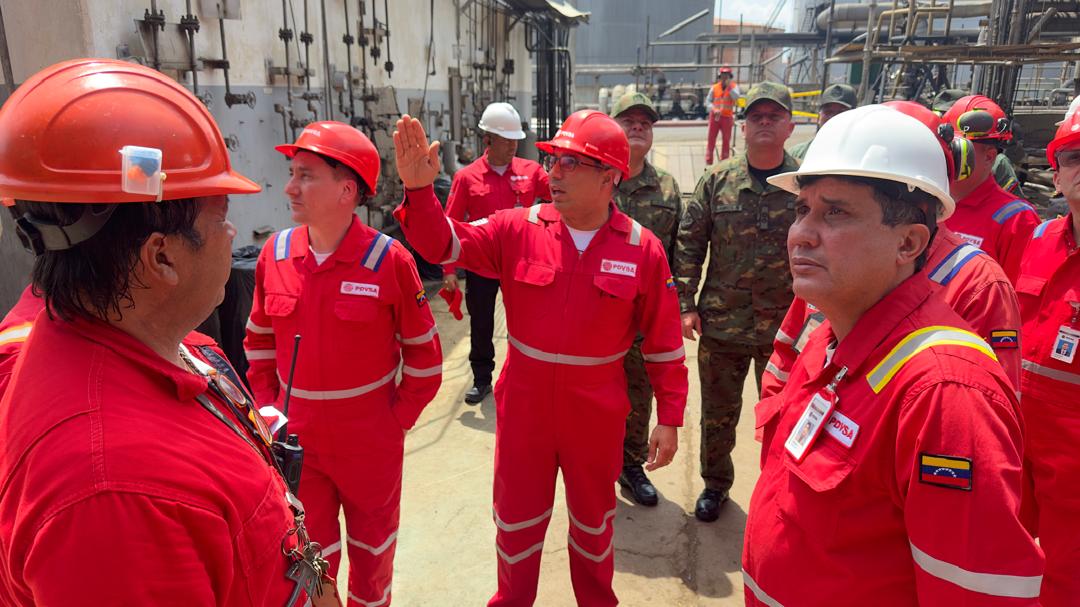 Ministro Tellechea realiza recorrido por plantas destiladora y desalinizadora en el estado Falcón (+ Detalles)