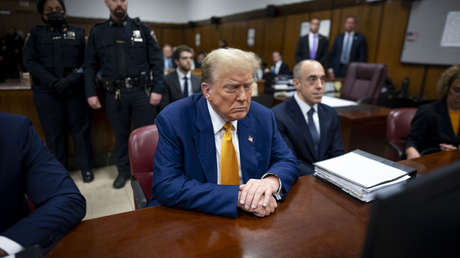 Trump niega haber dormido en el juicio en su contra: «Simplemente cerré mis hermosos ojos azules»