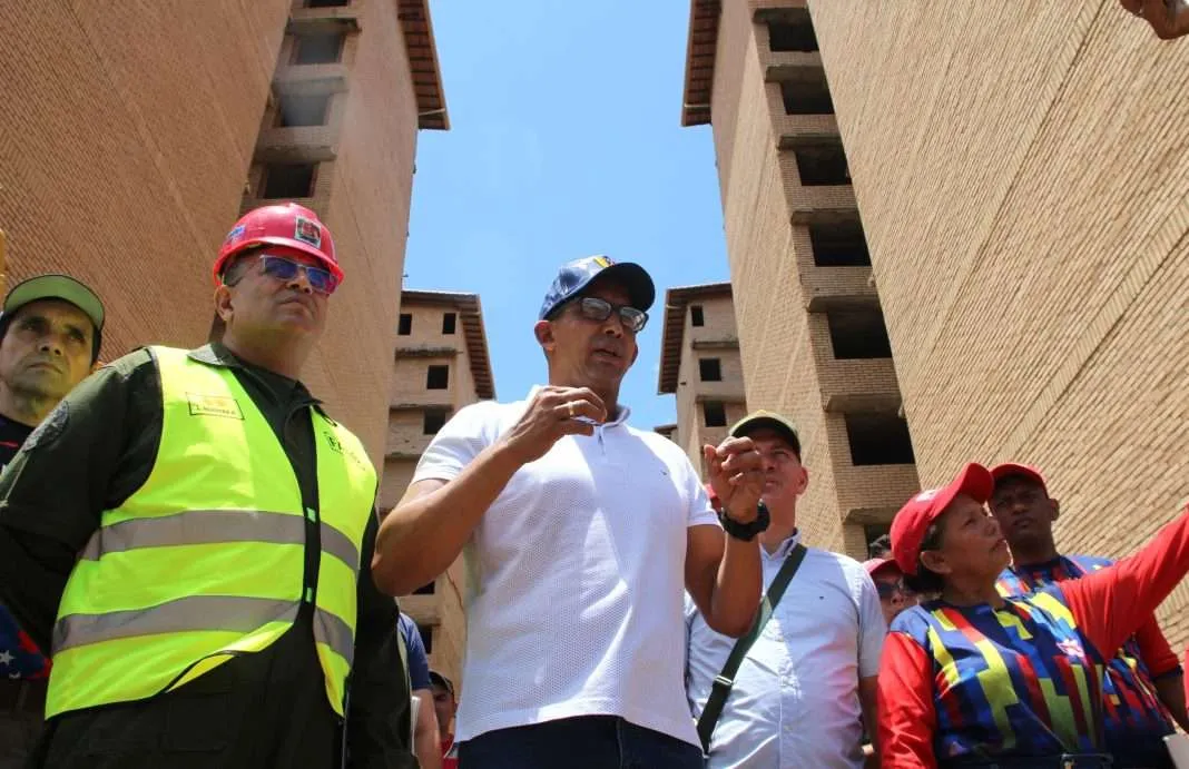 Inspeccionan construcción de 160 apartamentos en Barinas (+ Detalles)